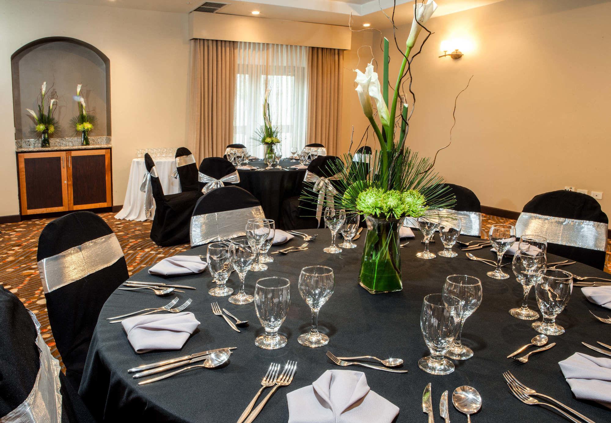 Courtyard By Marriott Port Of Spain Ngoại thất bức ảnh