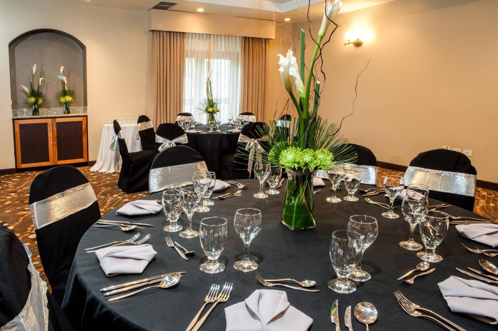 Courtyard By Marriott Port Of Spain Ngoại thất bức ảnh