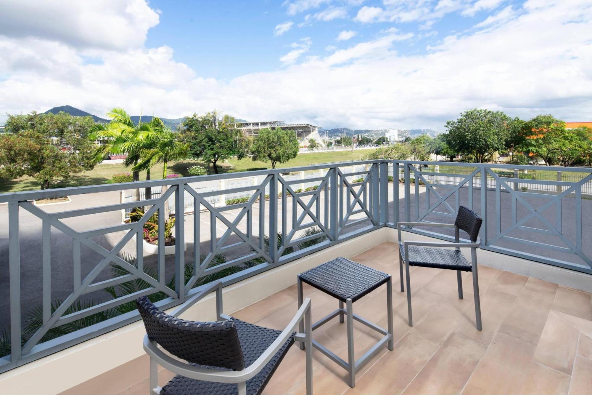 Courtyard By Marriott Port Of Spain Ngoại thất bức ảnh
